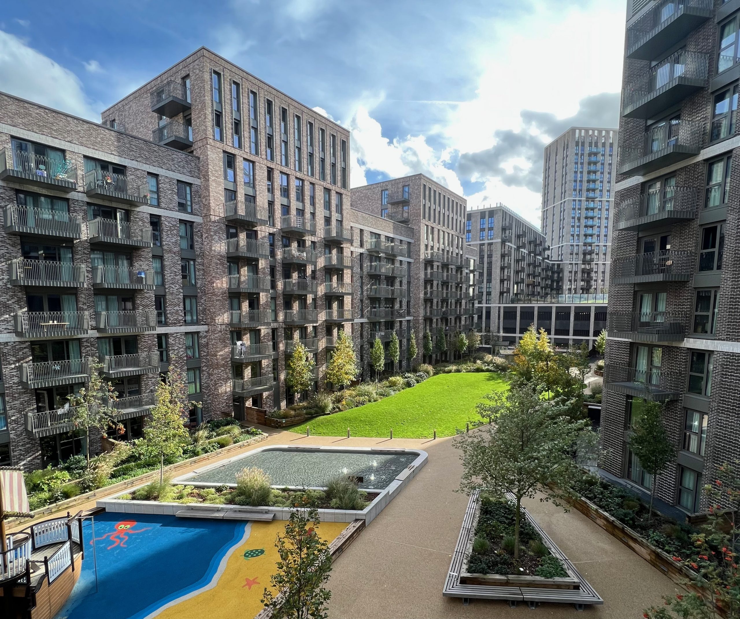 An oasis of green in an urban setting, Canada Gardens offers a new kind of city living in Wembley Park, with a fast trains to Central London.
